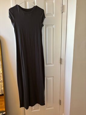 Cap-Sleeve Maxi Dress - Classic Everyday Style Dark Gray